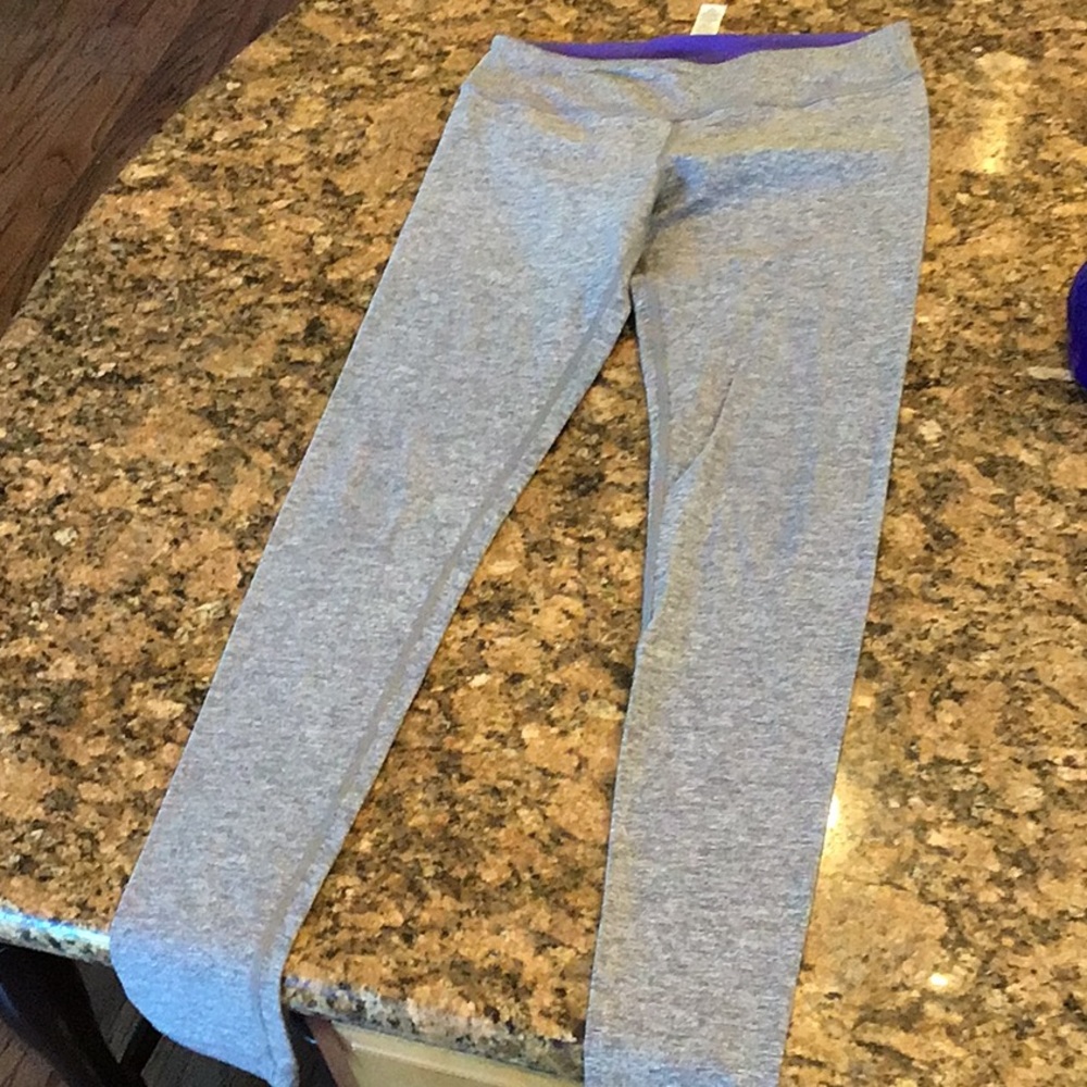 Ivivva grey leggings girls size 14,fit like lulu 6